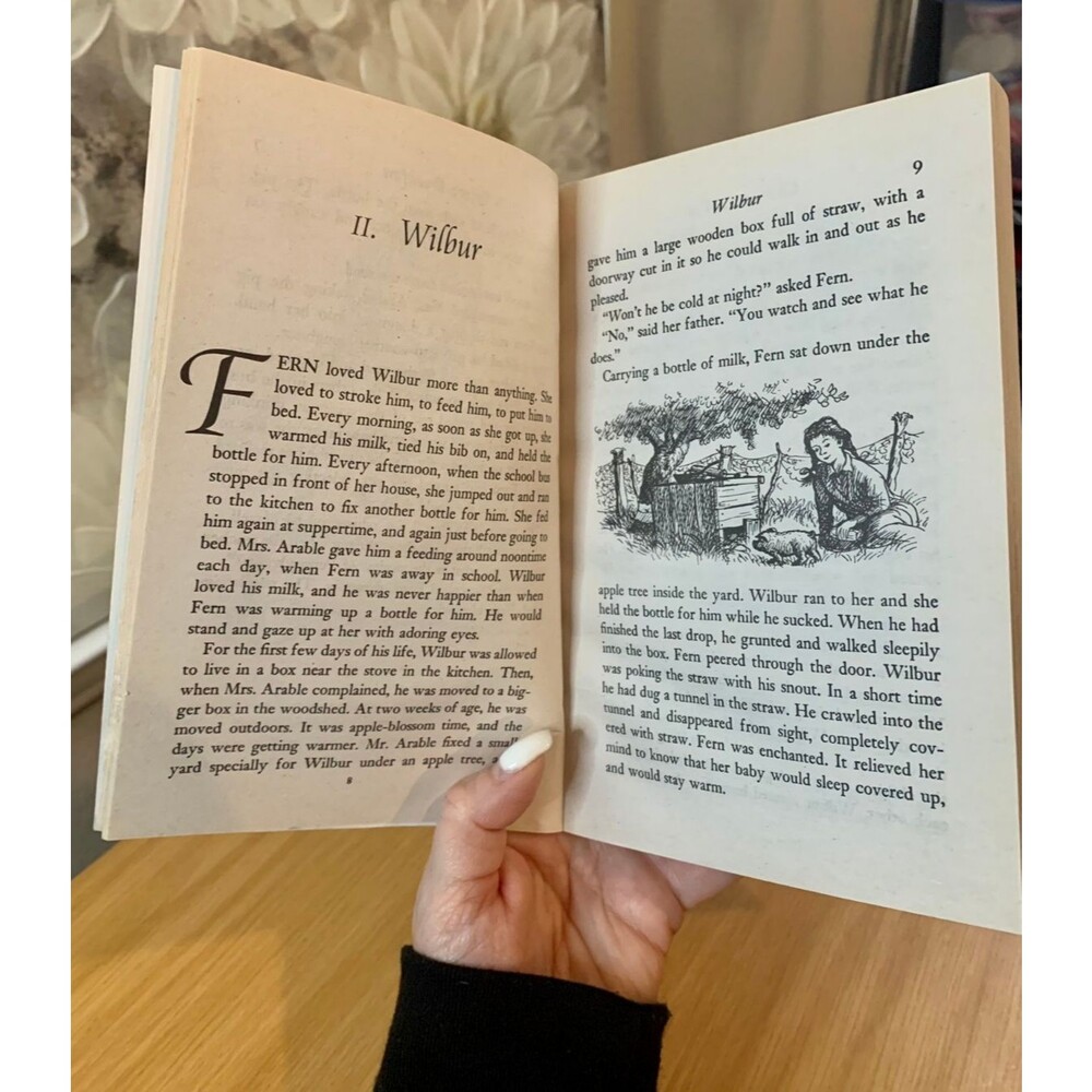 Charlotte’s Web by E.B. White Paperback Book HarperTrophy Edition Like New - Picture 6 of 6